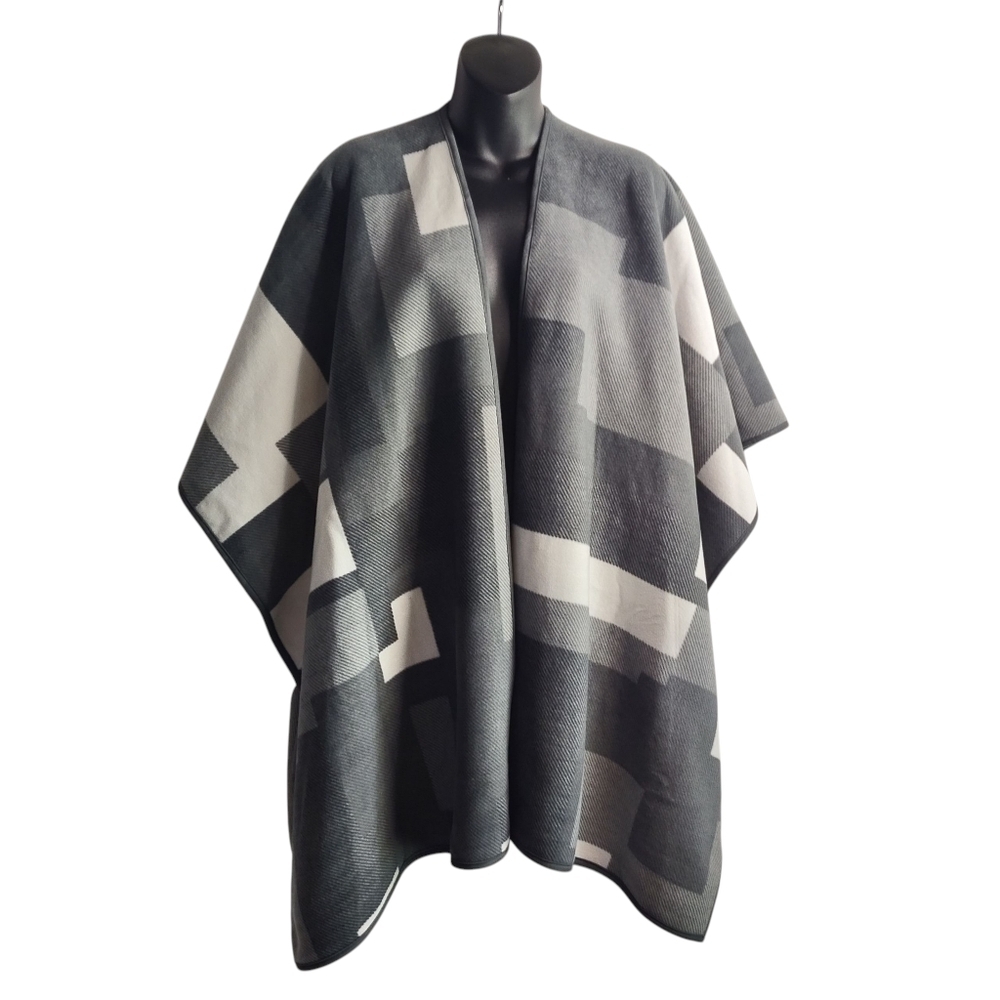 Woolrich Women’s Gray White Reversible Soft Fleece Poncho Cape One Size Fits All